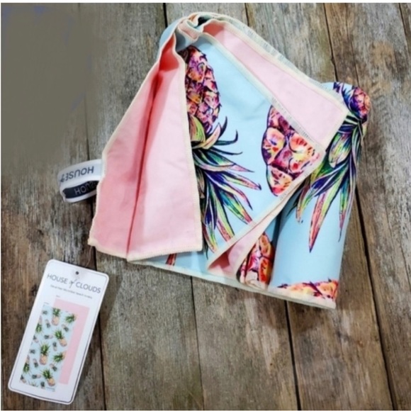 NWT House of Clouds Sand Free Microfiber beach towel Pineapple Design - Picture 3 of 6
